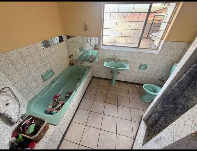 7 BEDROOM HOUSE FOR SALE IN VANDERBIJLPARK CW 2
